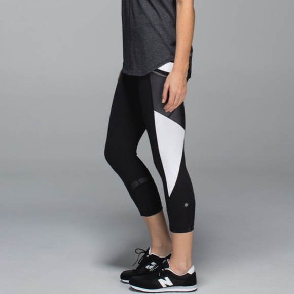 Pants - LULULEMON Run: Inspire Crop II *All Full-On Luxtreme
Black / White *RARE *